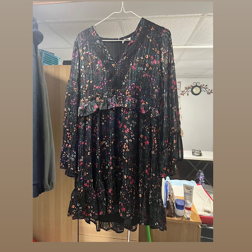 V neck style dress. sparkly floral black